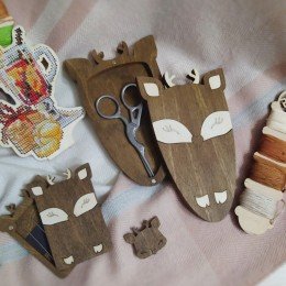 Wooden needle organizer - Deer