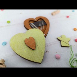 Wooden needle organizer - Green heart