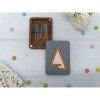 Organizador de agujas de madera - Triángulo rosa