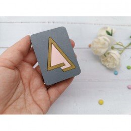 Wooden needle organizer - Pink triangle