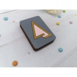 Wooden needle organizer - Pink triangle