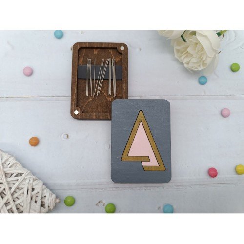 Organizador de agujas de madera - Triángulo rosa