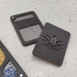 Wooden needle organizer - Grey pattern
