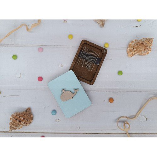 Organizador de agujas de madera - Ballena