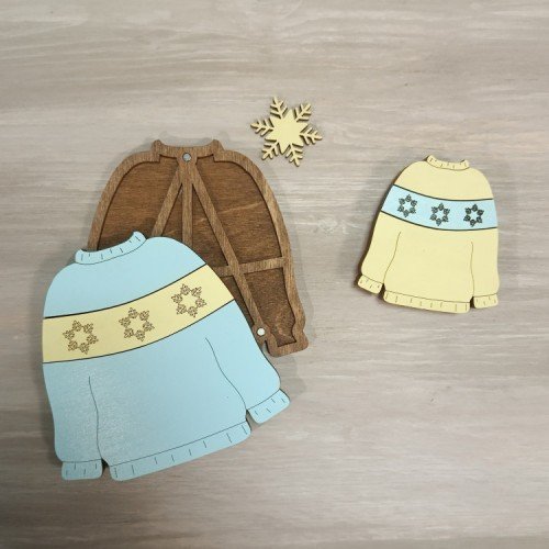 Wooden needle organizer - Yellow sweater