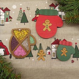 Wooden needle organizer - Christmas mitten