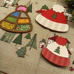 Wooden needle organizer - Christmas hat