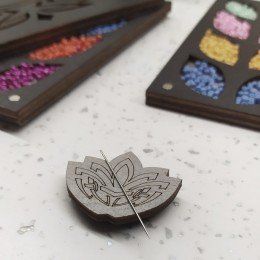 Magnetic needle minder - Grey lotus