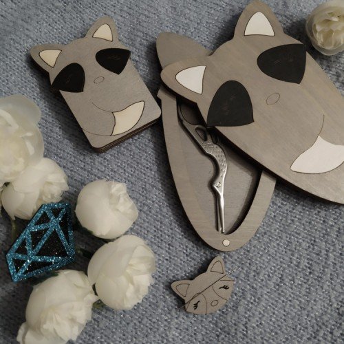 Magnetic needle minder - Raccoon