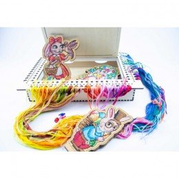 Thread and needle organizer - Ivory, 66 slots