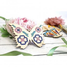 Bordado en blanco de madera - Mariposas