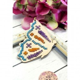 Bordado en blanco de madera - Mariposas