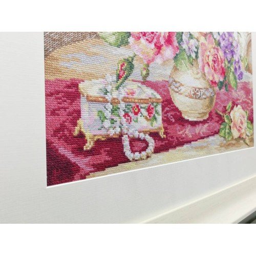 Alisa - Roses in the living room