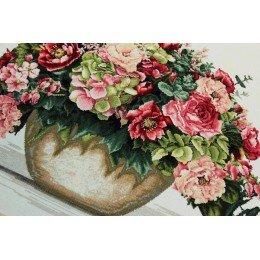 Andriana - Bouquet with hydrangea