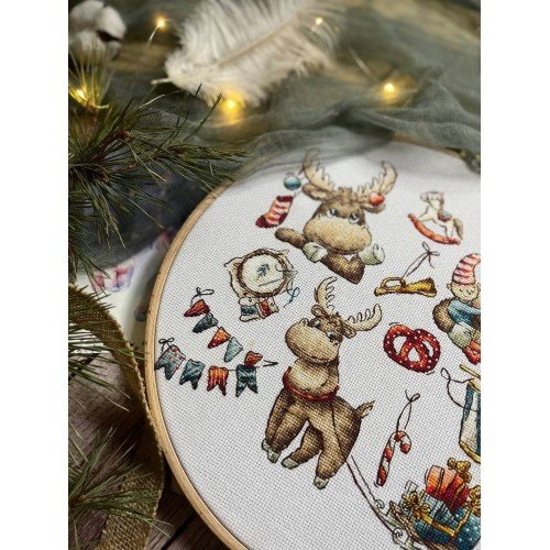 Andriana - Sampler. Festive moose