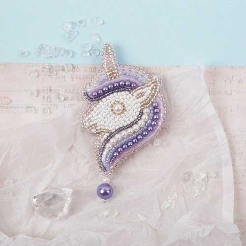 Klart - Broche. Unicornio violeta