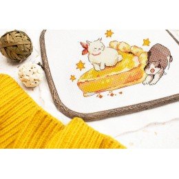 LetiStitch - Eating sleeping stretching