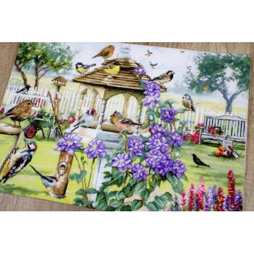 LetiStitch - Bird table
