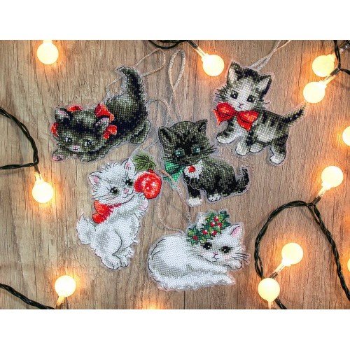 LetiStitch - Christmas kittens toys