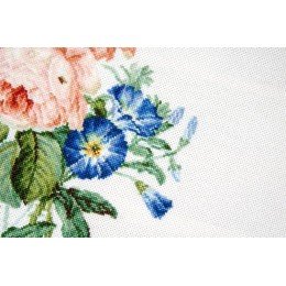 Luca-S - Bouquet with roses