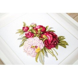 Luca-S - Bouquet with peonies