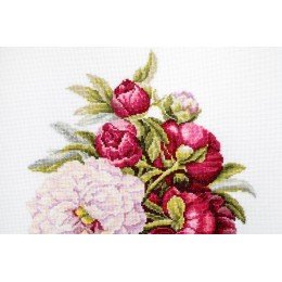 Luca-S - Bouquet with peonies