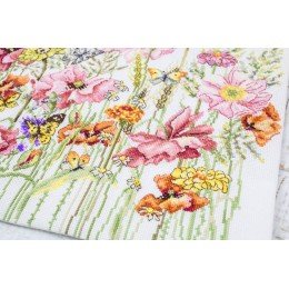 Luca-S - August bouquet