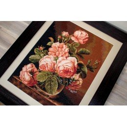 Luca-S - Vase of roses