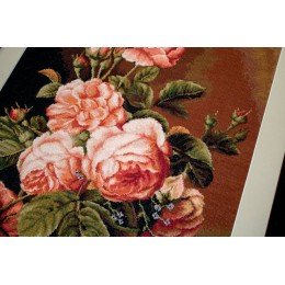 Luca-S - Vase of roses