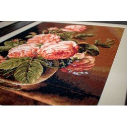 Luca-S - Vase of roses