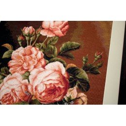 Luca-S - Vase of roses