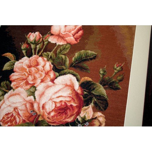 Luca-S - Vase of roses