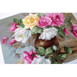 Luca-S - Vase with roses