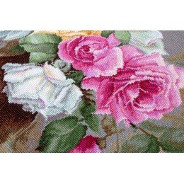 Luca-S - Vase with roses