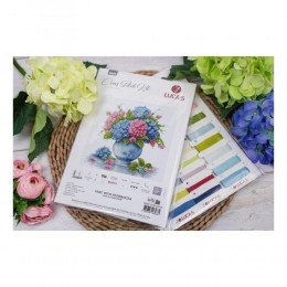 Luca-S - Vase with hydrangea