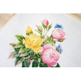 Luca-S - Yellow roses and bengal roses