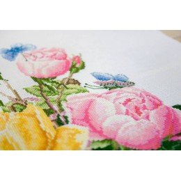 Luca-S - Yellow roses and bengal roses