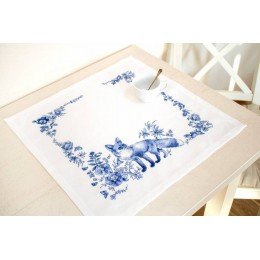 Luca-S - Table topper. Fox in flowers