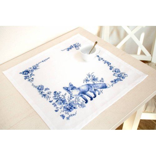 Luca-S - Table topper. Fox in flowers