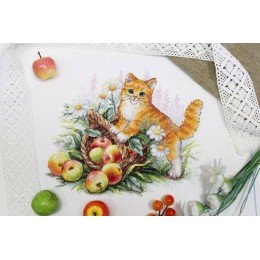 MP Studia - Red cat gardener