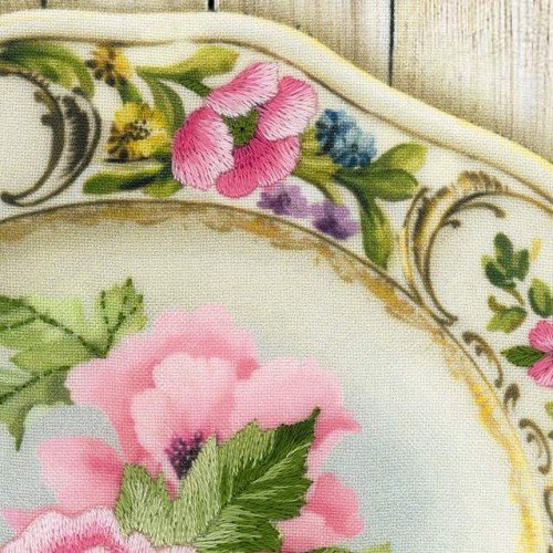 Riolis - Plate with Pink Poppies. Satin Stitch