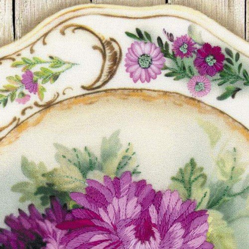Riolis - Plate with Chrysanthemums. Satin Stitch