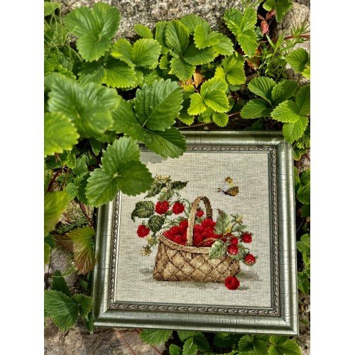 Riolis - Basket with Raspberries