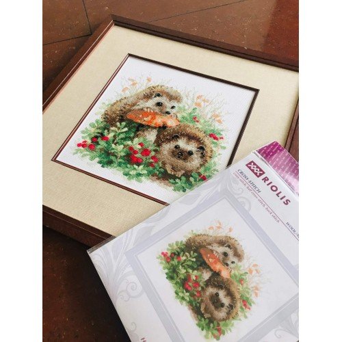 Riolis - Hedgehogs in Lingonberries