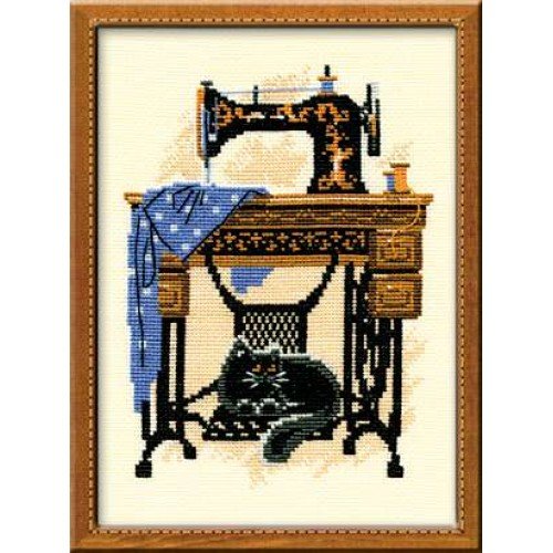 Riolis - Cat with Sewing Machine