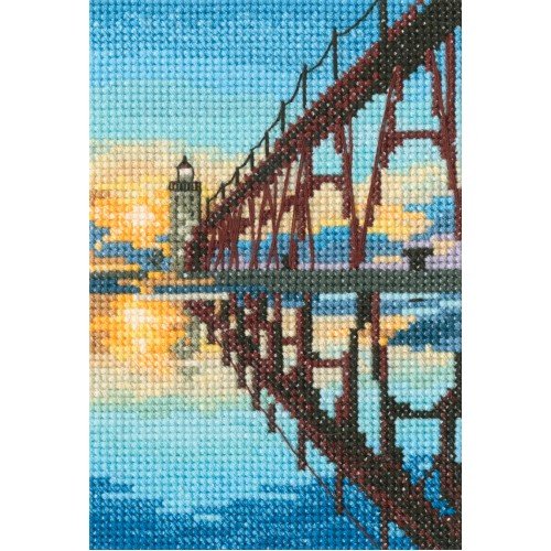 RTO - Puente hacia el faro del muelle norte de Manistee